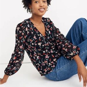 Shirred-Sleeve V-Neck Top in Drifting Flowers